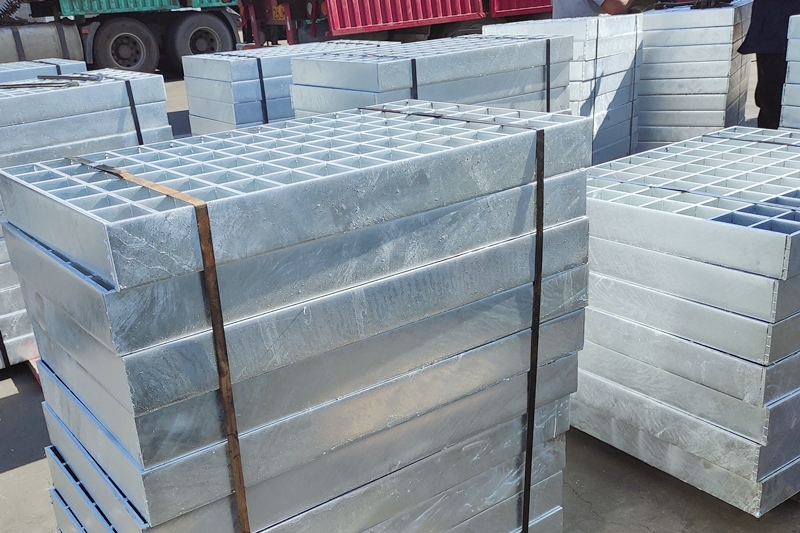 heavy duty steel grating panel with thick bearing bars for industrial load platforms
