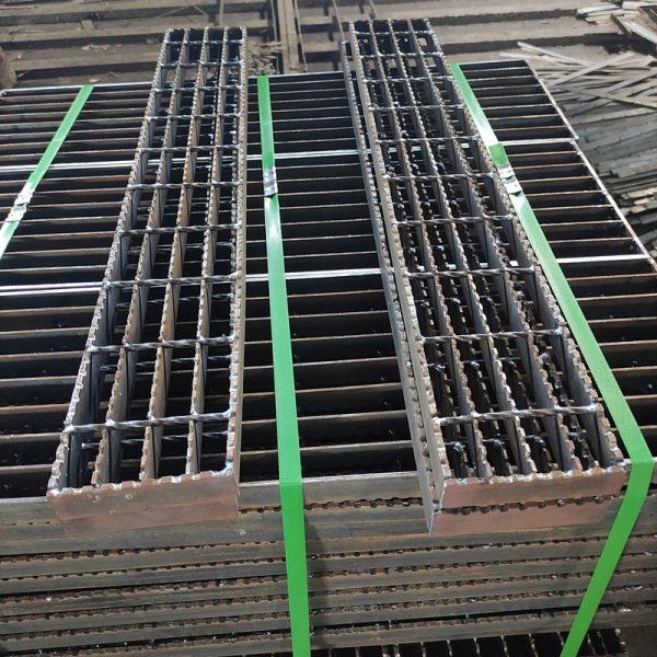 serrated grating stair treads