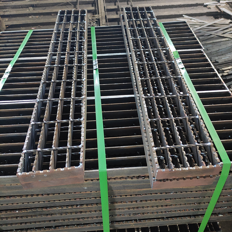 serrated grating stair treads