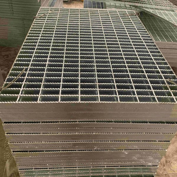 heavy duty serrated steel grating