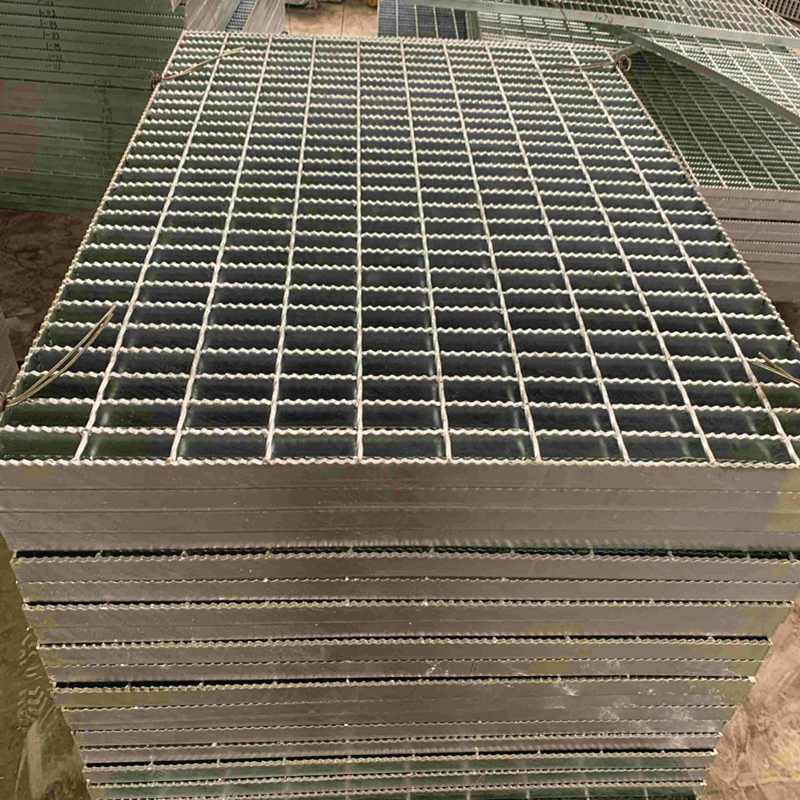 heavy duty serrated steel grating