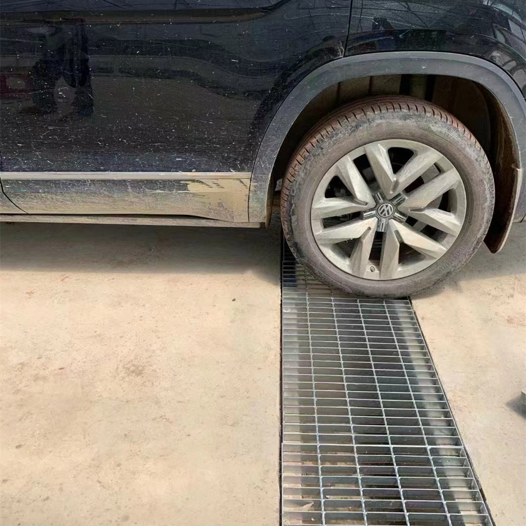 Heavy duty trench drain grates