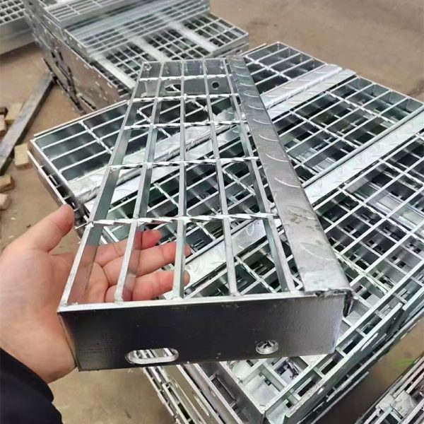 T4 Grating Stair Tread